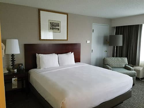 Double Tree St Paul Hotel Guestroom